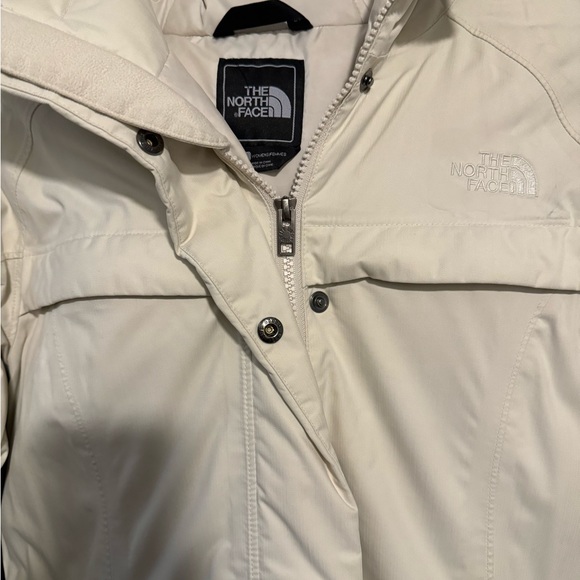 Women’s The North Face down parka - Picture 4 of 9